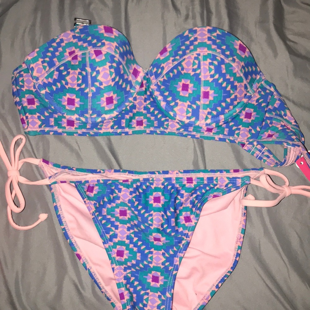 Bathing suit set. 2 piece. Small top medium bottom